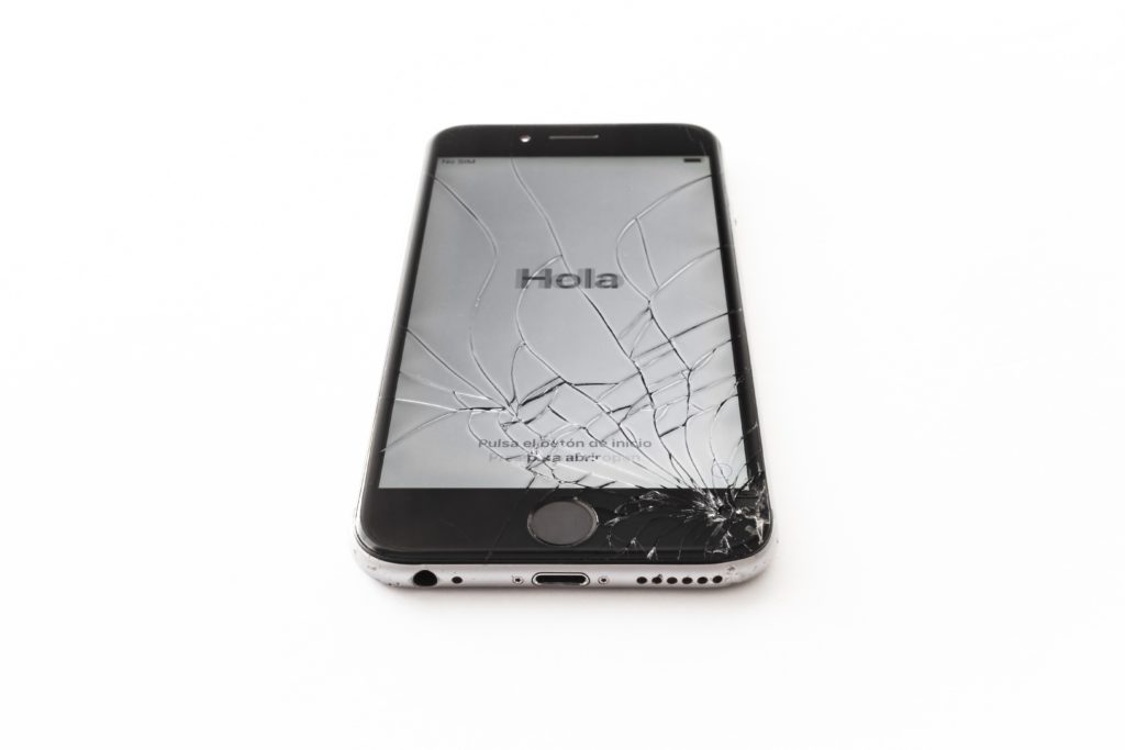 Why You Shouldn’t Ignore a Cracked Phone Screen